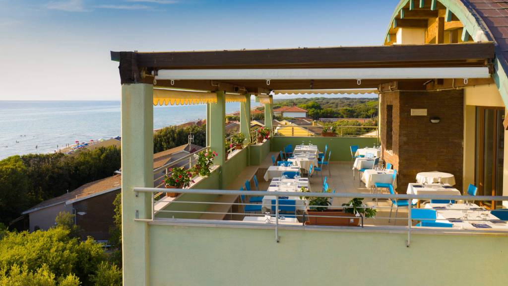 Hotel-Villa-Marcella-San-Vincenzo-Livorno-Terrazza-Ristorante-Quartocielo-5