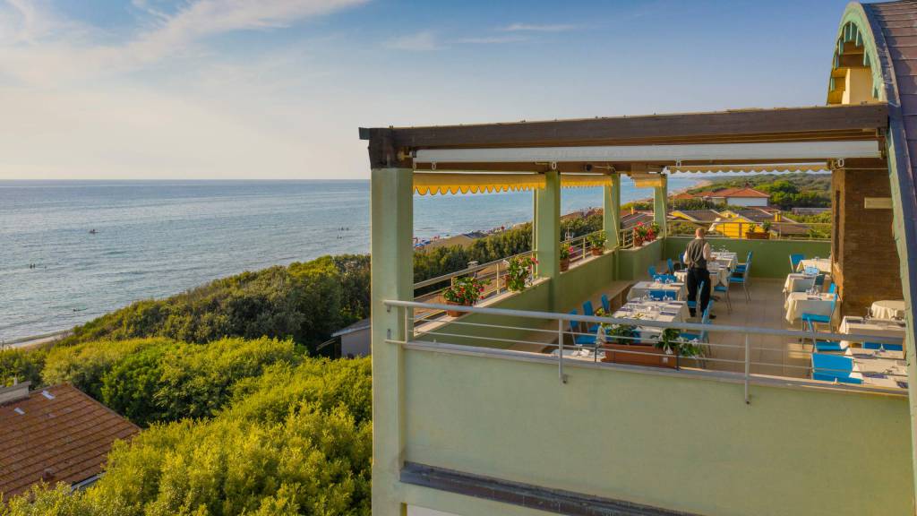 Hotel-Villa-Marcella-San-Vincenzo-Livorno-Terrazza-Quartocielo-Restaurant